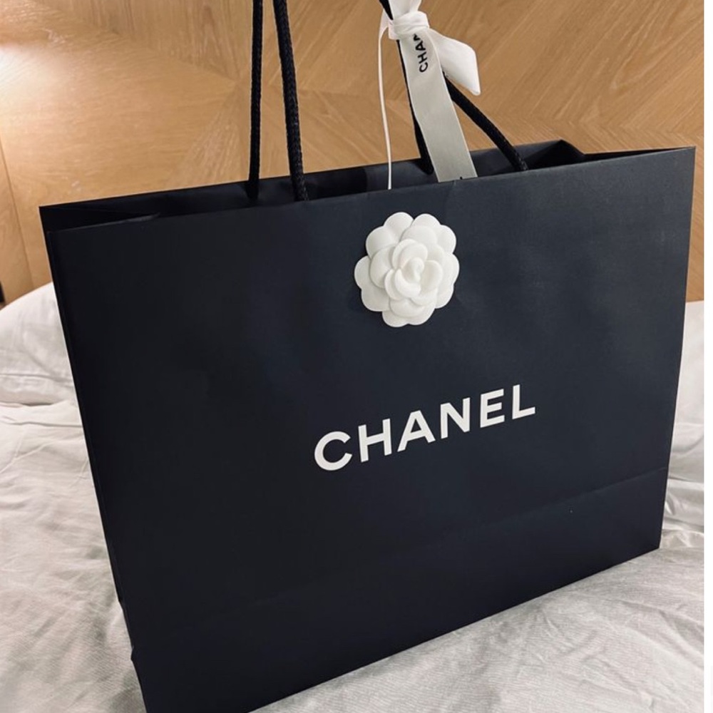 ❤️ NEW CHANEL Black and White with Iconic Shopping Bag🥳🥳❌